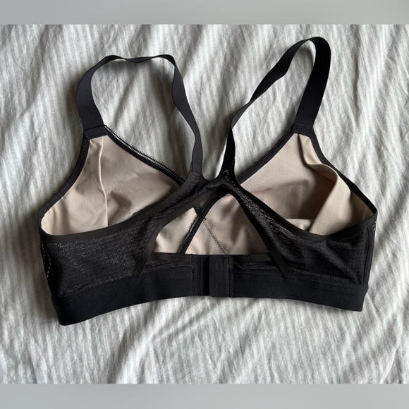 Lululemon sports bra - Picture 2 of 3